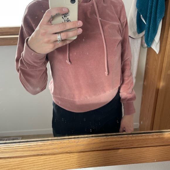 ISO the pants that match this top! From forever 21 jogger!...